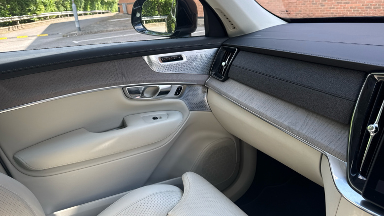 Volvo XC90 2.0 B5P Ultra Dark 5dr AWD Geartronic Petrol Estate